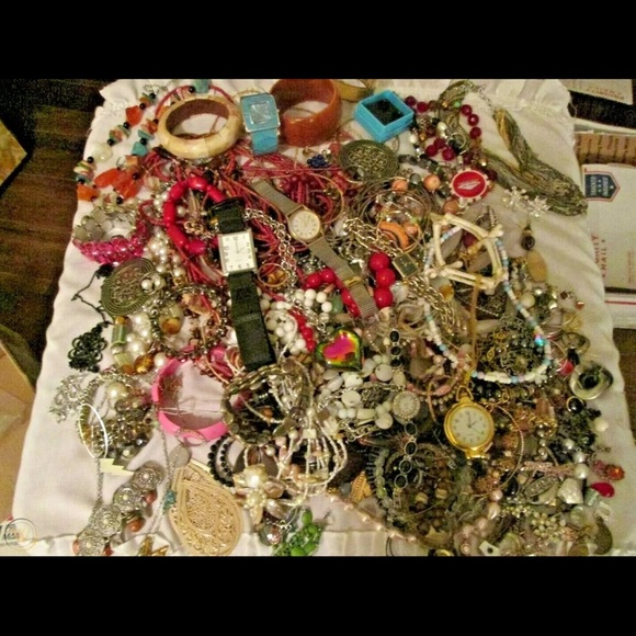 2 LBS JEWELRY LOT~ curated to your style preferences - Picture 7 of 8